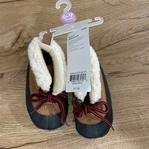 Brand New with Tags Carter’s Snowboots 6-9 months